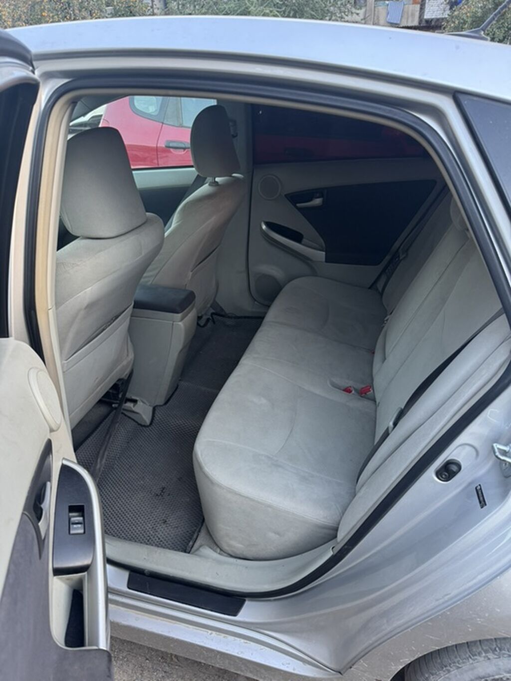 Toyota Prius: 2010 г., Автомат, Гибрид, Хэтчбэк: фото 6