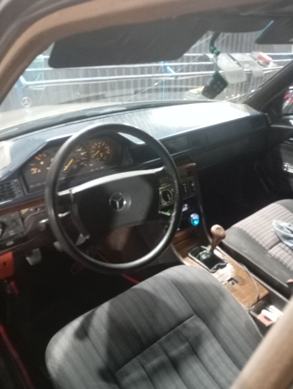 Mercedes-Benz W124: 1988 г., 2.3 л, Механика, Бензин, Седан: фото 7