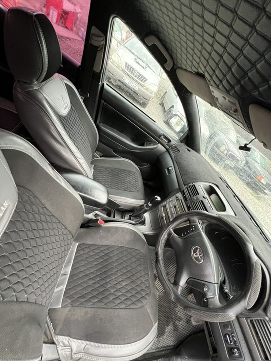 Toyota Avensis: 2004 г., 2 л, Механика, Бензин, Седан: фото 7
