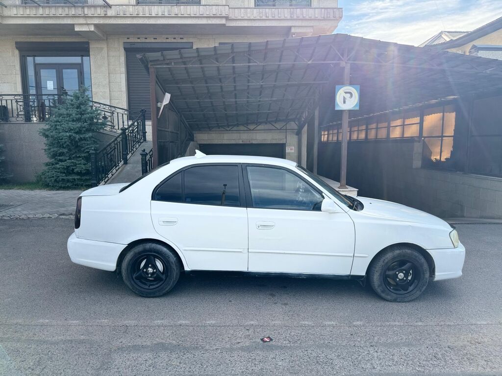 Hyundai Accent: 1999 г., 1.6 л, Механика, Бензин, Седан: фото 2