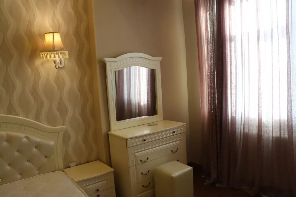 Elmlər Akademiyası metrosu / BDU yaxınlığında 3 otaqlı kirayə mənzil