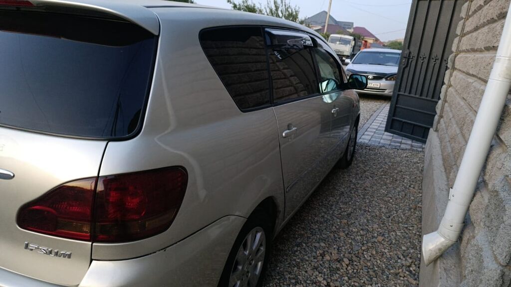 Toyota Ipsum: 2003 г., 2.4 л, Автомат, Бензин, Минивэн: фото 4