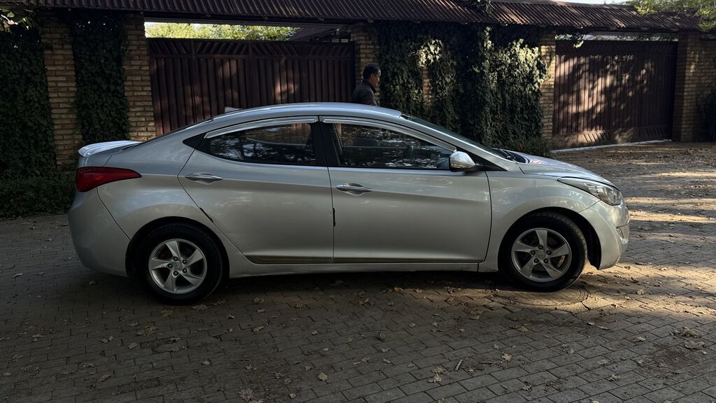 Hyundai Avante: 2011 г., 1.6 л, Автомат, Бензин, Седан: фото 4