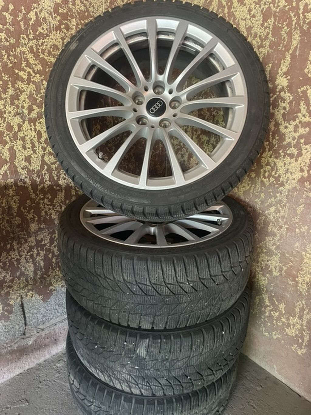 Колеса в сборе 235 / 40 / R 18, Б/у, Комплект, Легковые, Литые, отверстий - 5: фото 1