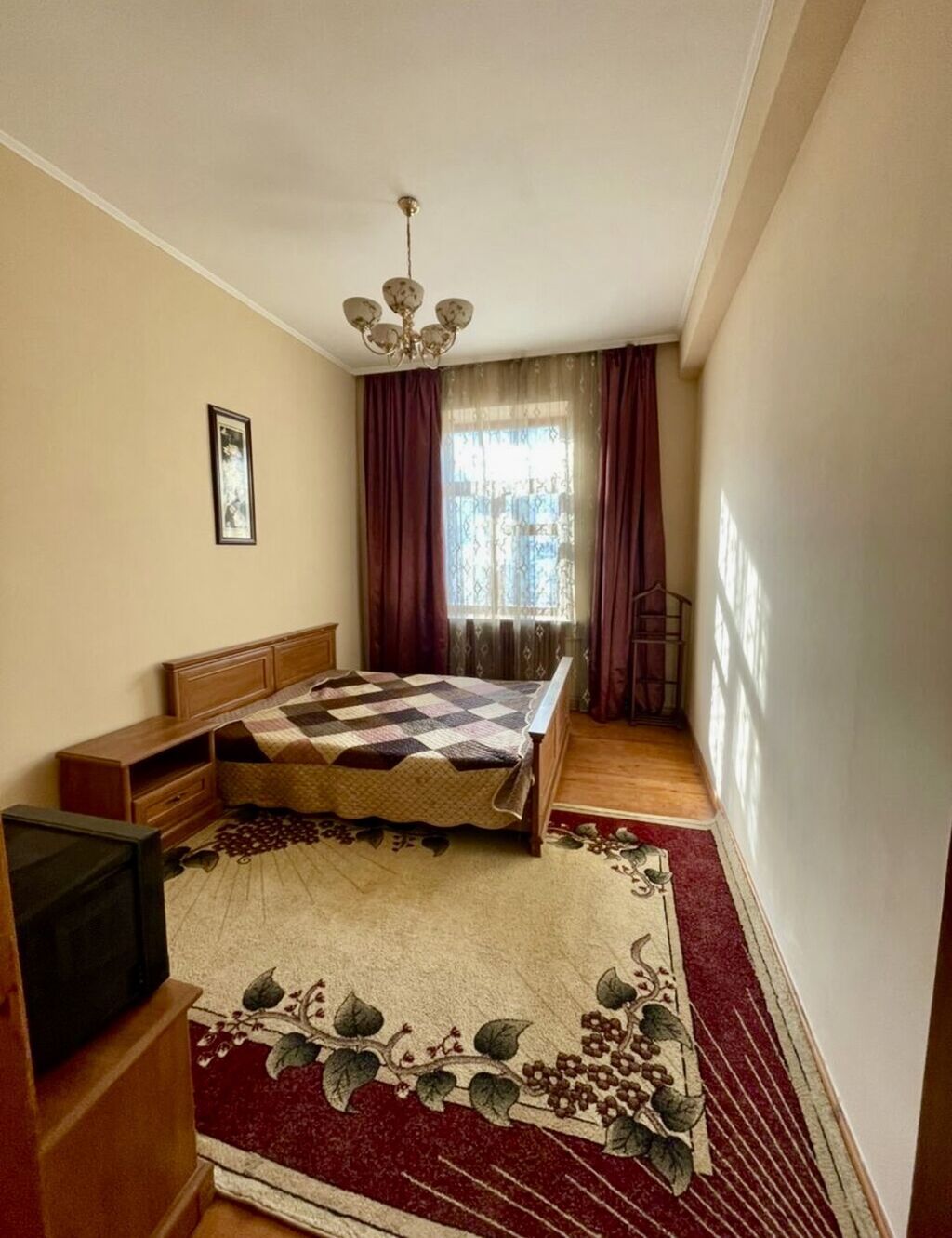 3 комнаты, 70 м², Филармония Сталинка, 1 этаж, Косметический ремонт: фото 2