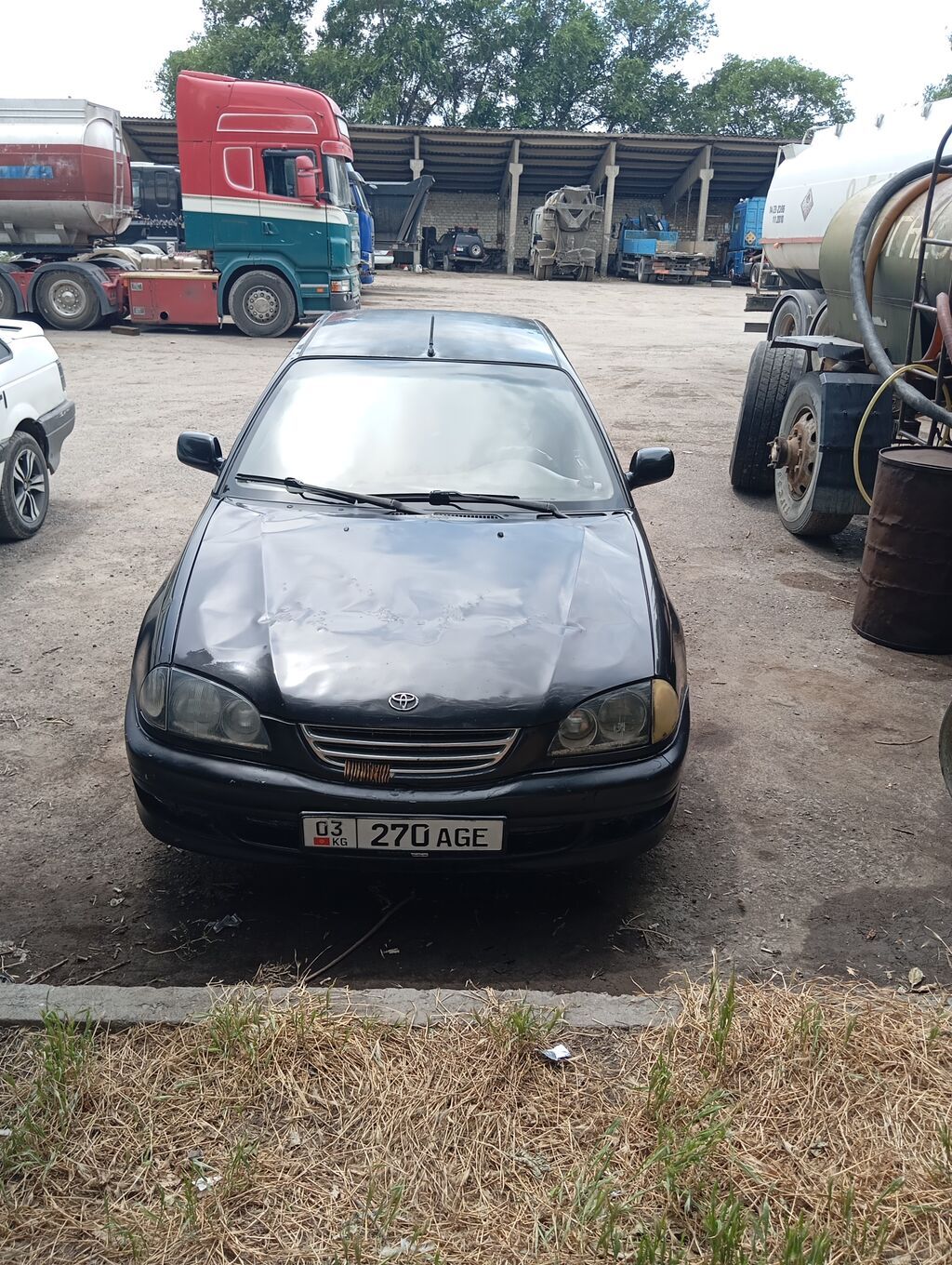 Toyota Avensis: 1998 г., 1.6 л, Механика, Бензин, Седан: фото 3