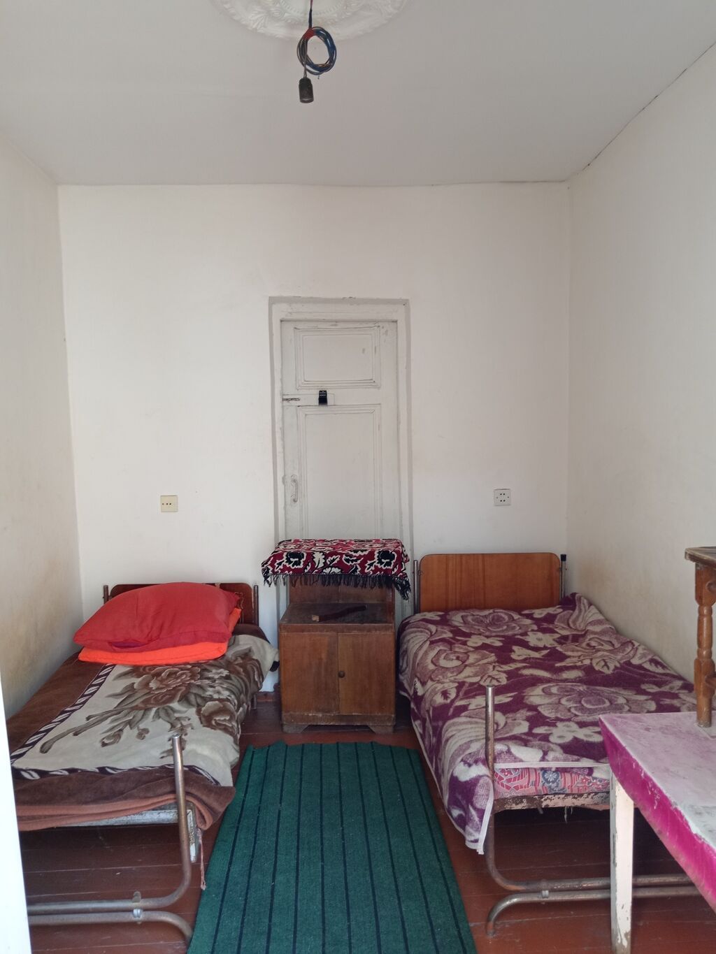 Kirayə: Sadə, mebel və avadanlıqlı otaq - 2 tək nəfərlik çarpayı