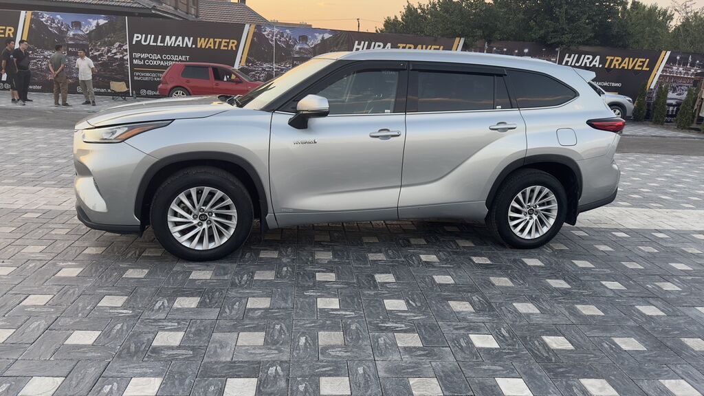 Toyota Highlander: 2021 г., 2.5 л, Гибрид, Кроссовер: фото 2