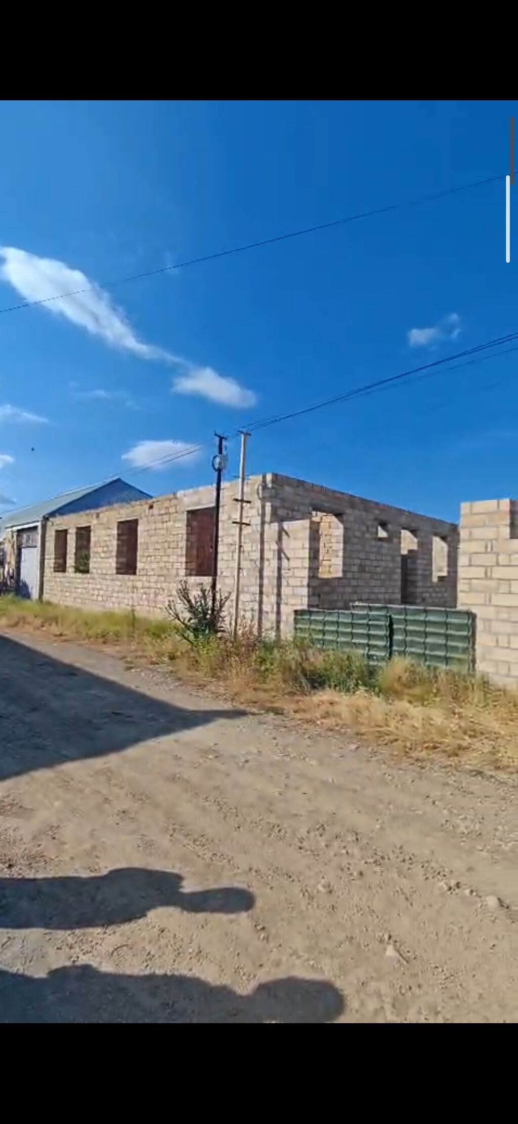 Gülüstan-Avtozavod yolu asfalta yaxın,6 sot torpaq sahəsinin içində
