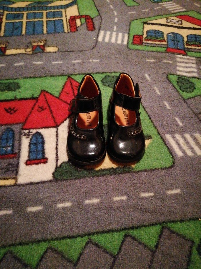 Dečija obuća: Lakova e cipelice br19 — 1