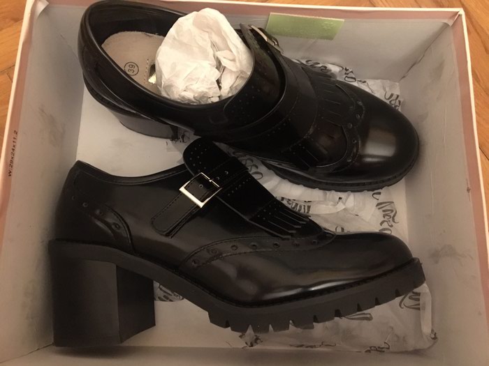 Oksfordice: NOVE!!! Nikada obuvene cipele
Marka: Lusso
Broj:39 na lalafo.rs NOVE!!! Nikada obuvene cipele
Marka: Lusso
Broj:39 - Beograd