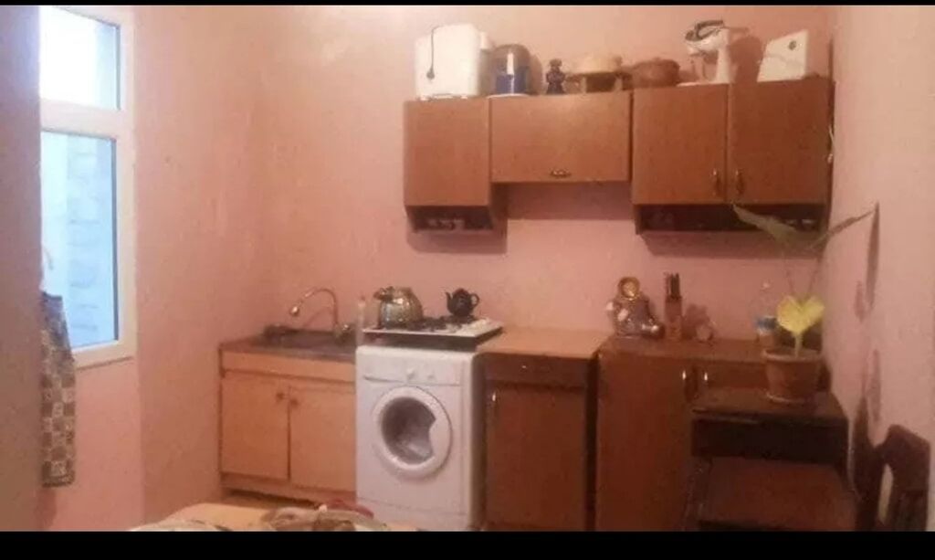 Kirayə verilən 1 otaqlı həyət ev oğlanlar üçündür (mətbəx və sanitar