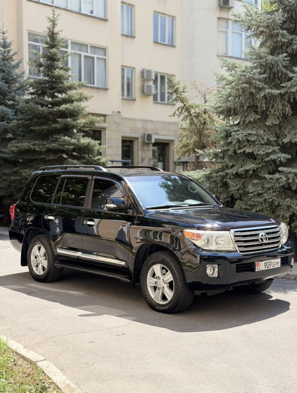 Toyota Land Cruiser: 2012 г., 4.5 л, Автомат, Дизель, Внедорожник: фото 1