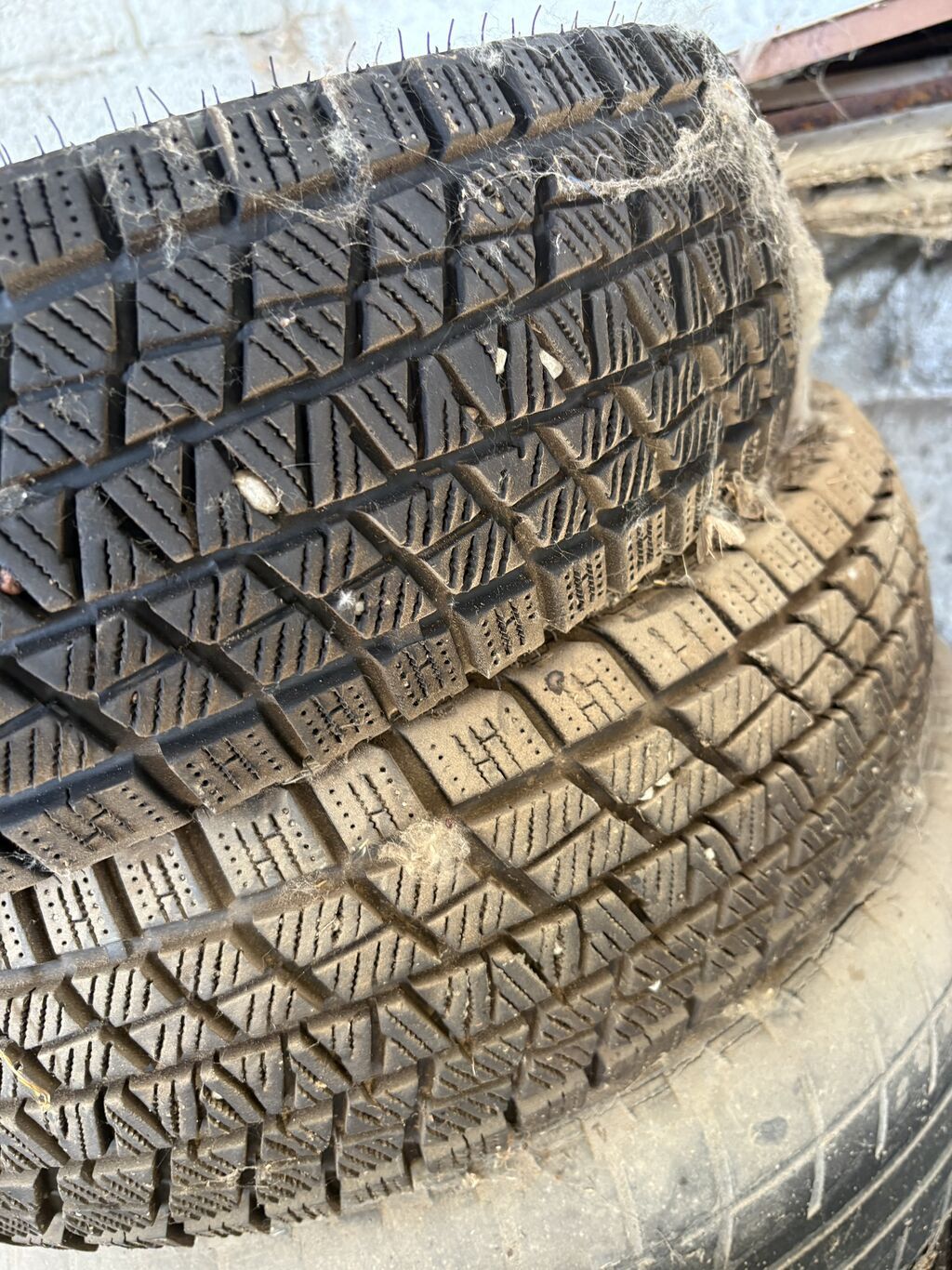 Kapsen 165 R13C почти новый, и еще одна грузовая dunlop с диском R13C: фото 1