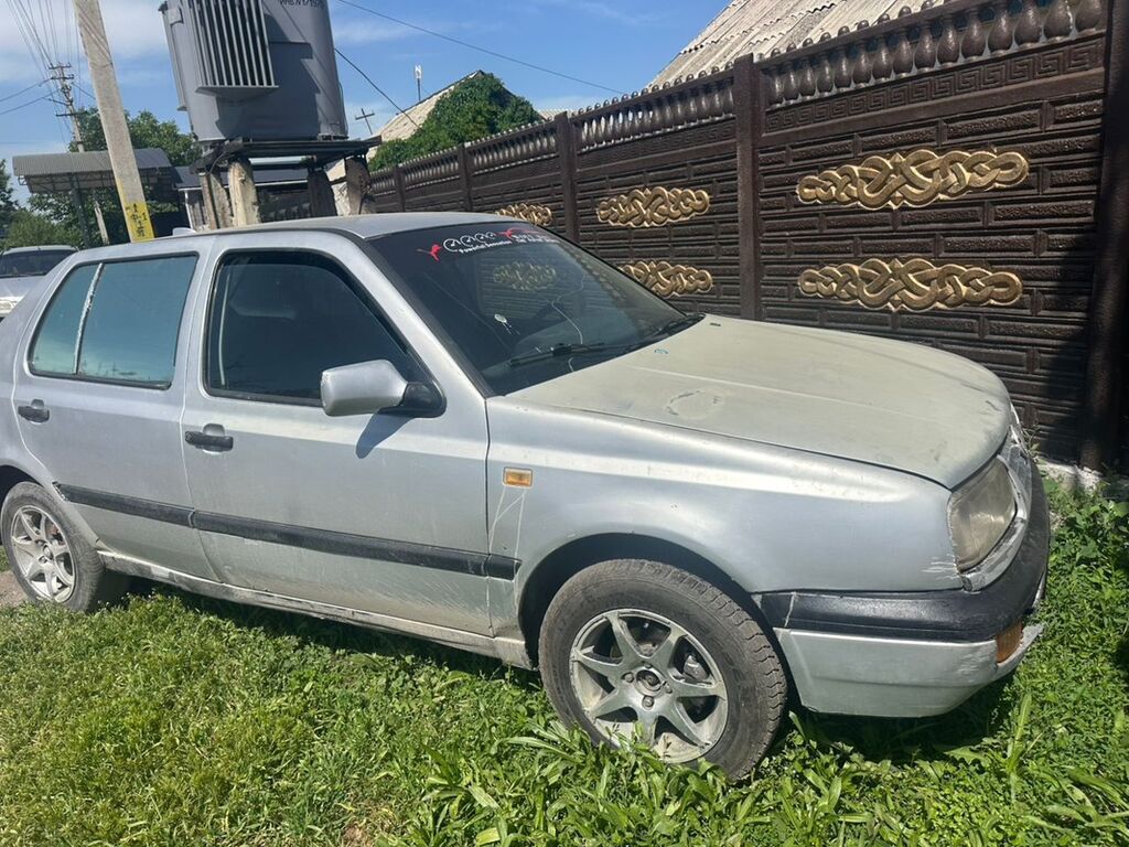 Volkswagen Vento: 1993 г., 1.8 л, Механика, Бензин, Хэтчбэк: фото 3