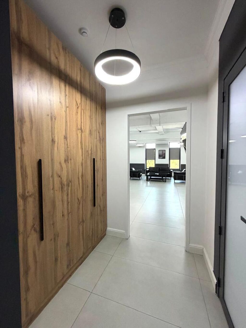 Аренда офисов, 60 м², В бизнес центре, 1 линия, С отдельным сан узлом: фото 3