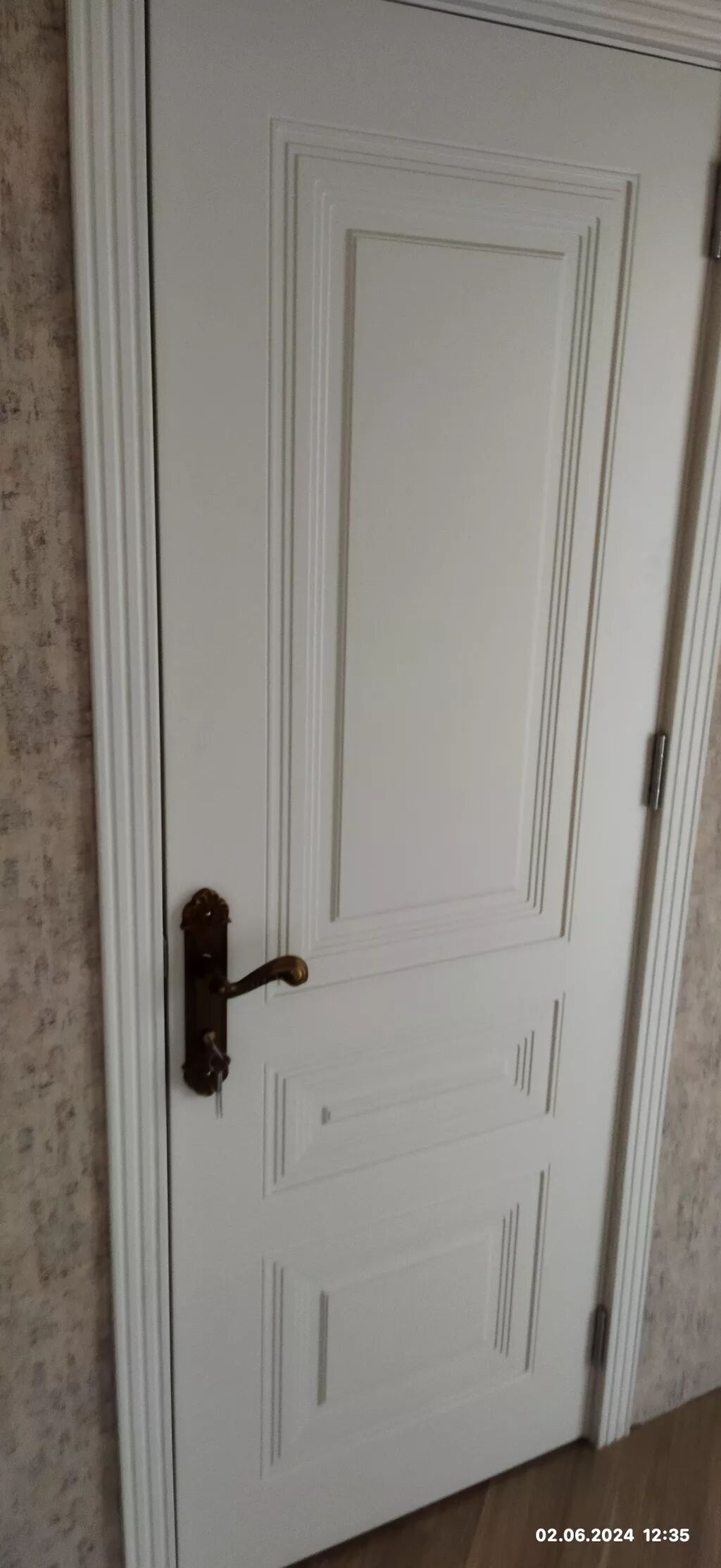 Mənzil otağı – işıqlı və rahat planlama - Geniş pəncərəli otaq, şəhər