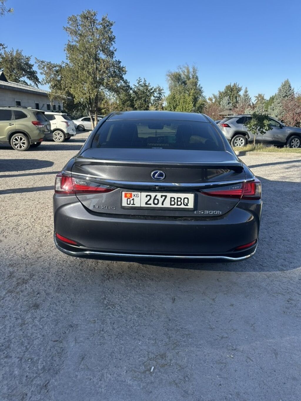 Lexus ES: 2022 г., 2.5 л, Гибрид, Седан: фото 4
