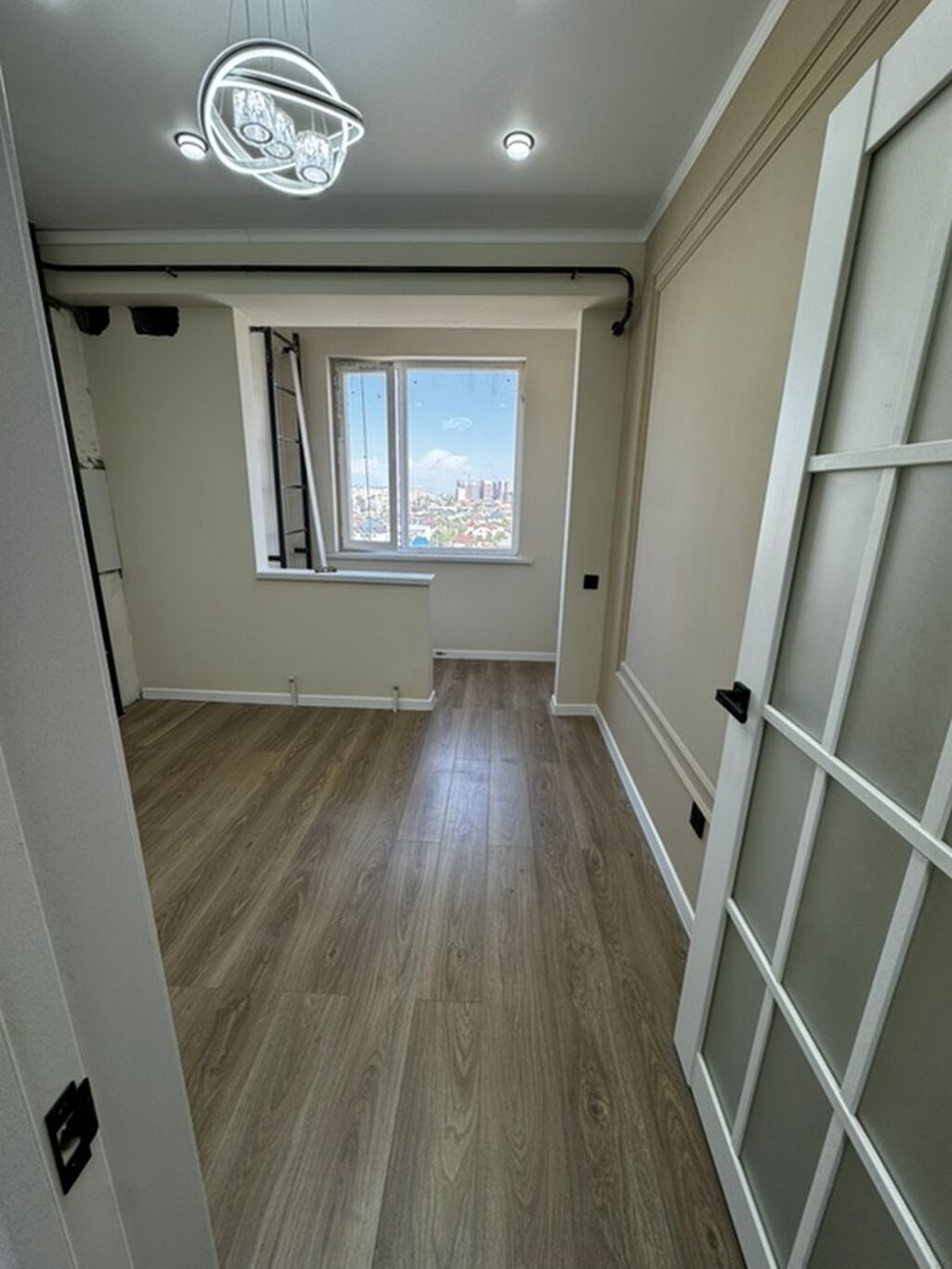 Просторная комната с дизайнерской отделкой. 40 кв м 11 эт из 12: фото 6