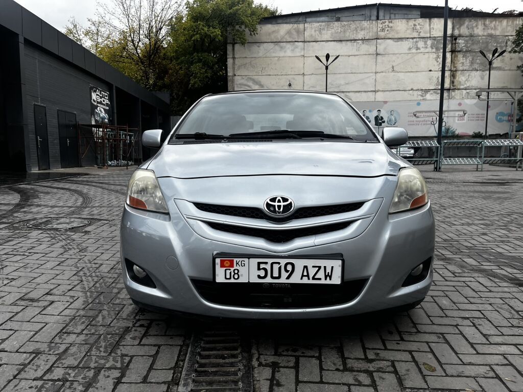 Toyota Yaris: 2007 г., 1.5 л, Автомат, Бензин, Седан: фото 2