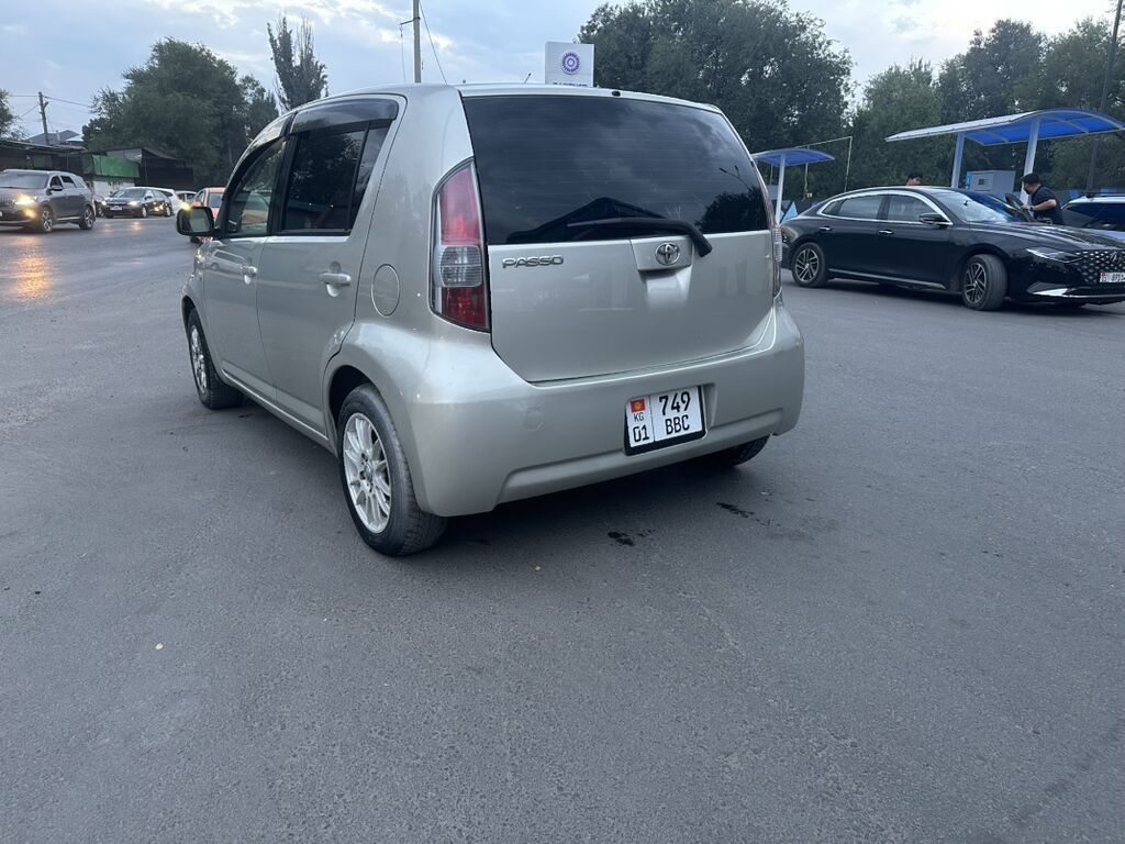 Toyota Passo: 2004 г., Автомат, Бензин, Хэтчбэк: фото 3