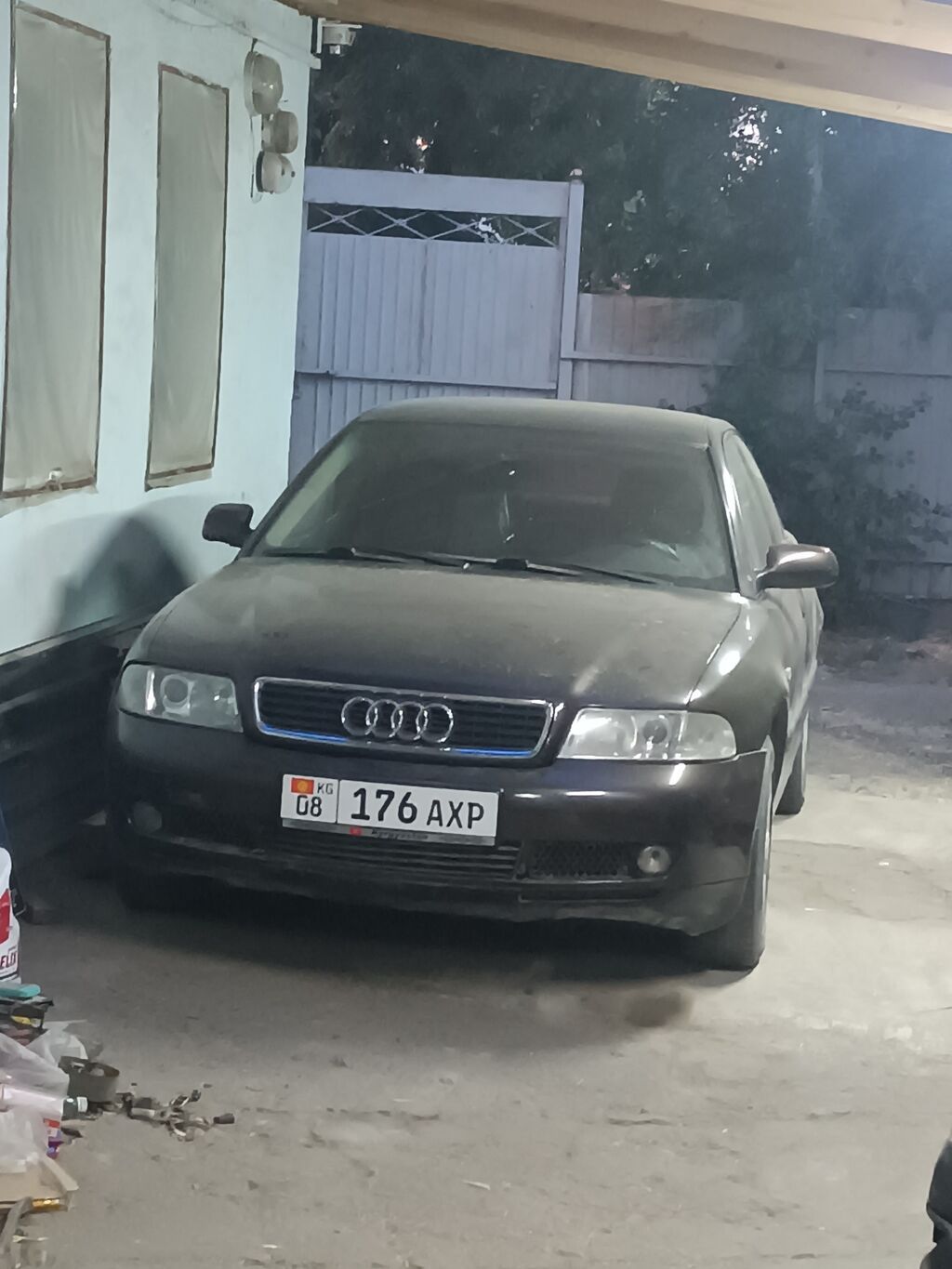 Audi A4: 1999 г., 1.8 л, Механика, Бензин, Седан: фото 2