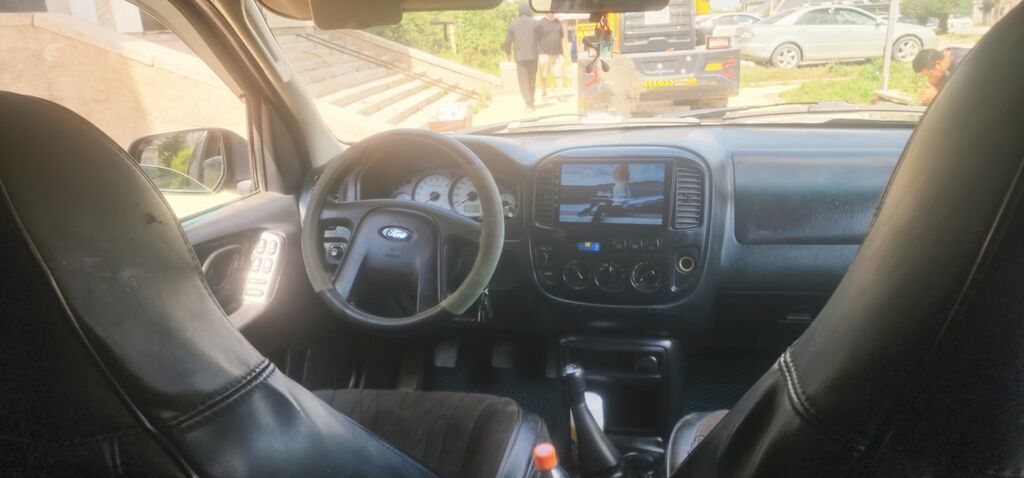 Ford Maverick: 2003 г., 2 л, Механика, Бензин, Внедорожник: фото 6