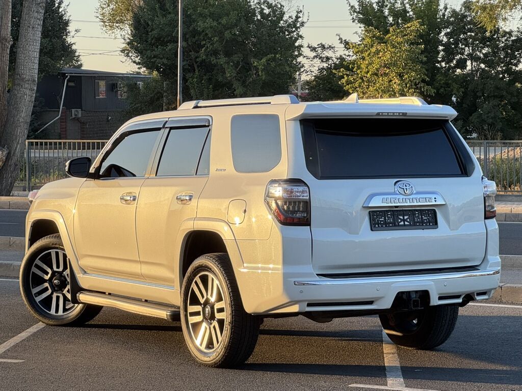 Toyota 4Runner: 2018 г., 4 л, Автомат, Бензин, Внедорожник: фото 6