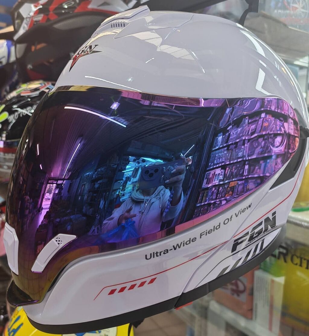 Delovi za motocikle: Motoristička kaciga FGN – full-face, urbano/touring stil. Ključne