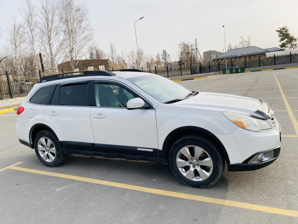 Subaru Outback: 2010 г., 2.5 л, Вариатор, Бензин, Универсал: фото 3