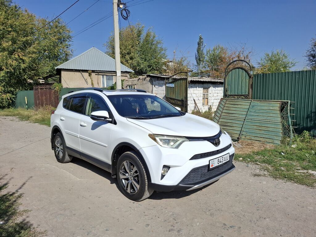 Toyota RAV4: 2017 г., Автомат, Бензин, Кроссовер: фото 1
