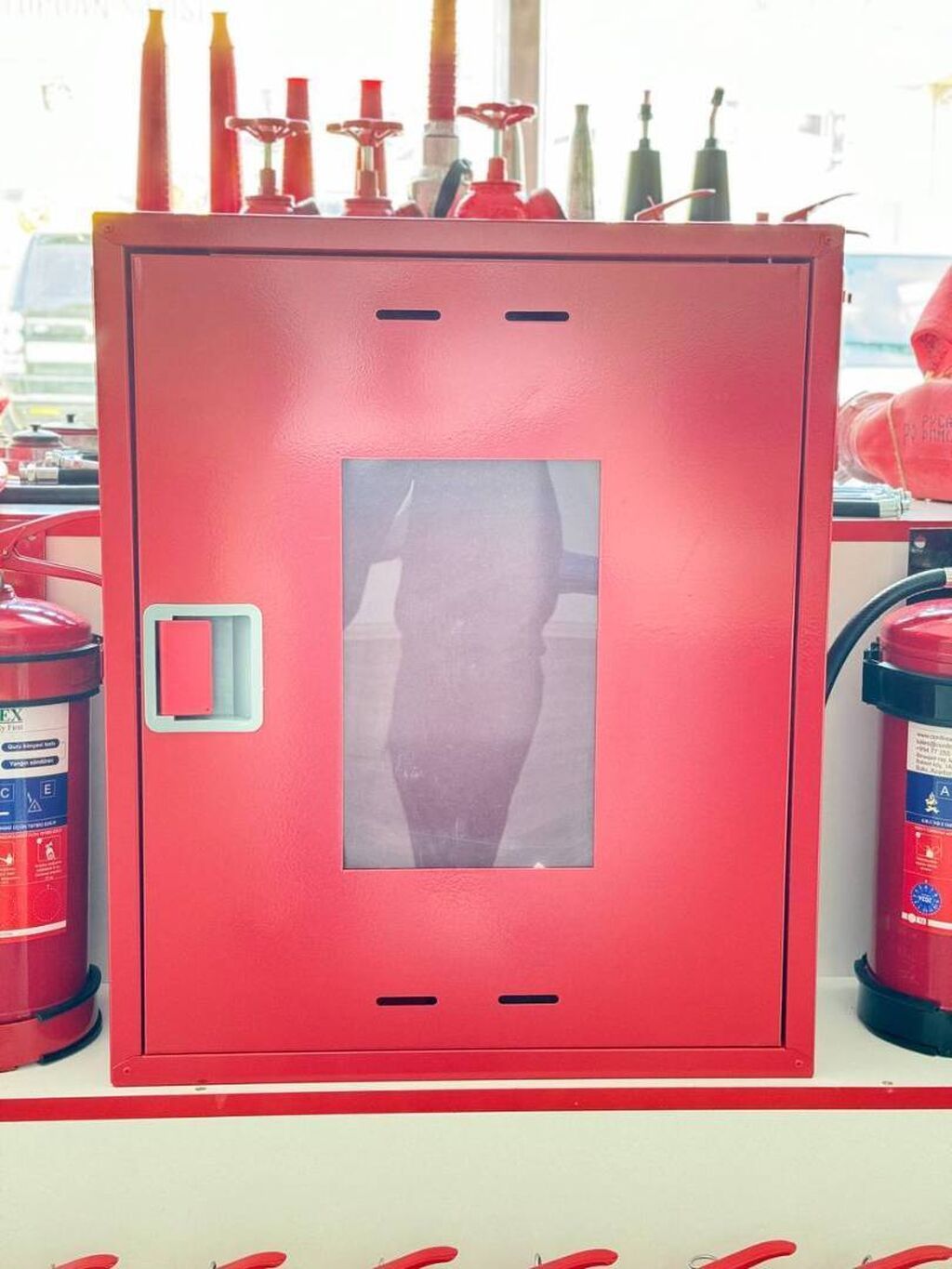 Yanğın dolabı şüşəli bir qapı. Nağd: 95 AZN Yanğın söndürən | Bakı ...