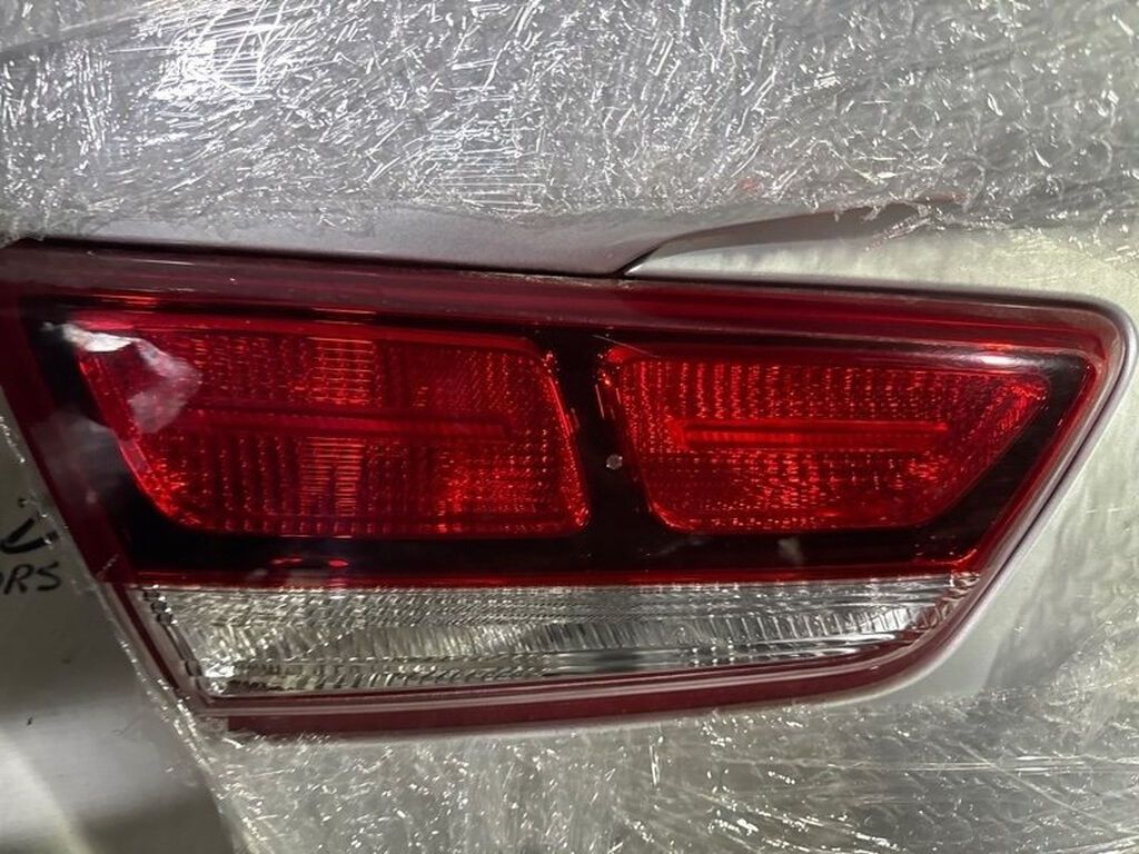 Задний левый стоп-сигнал Kia 2017 г., Б/у, Оригинал, Корея: фото 2