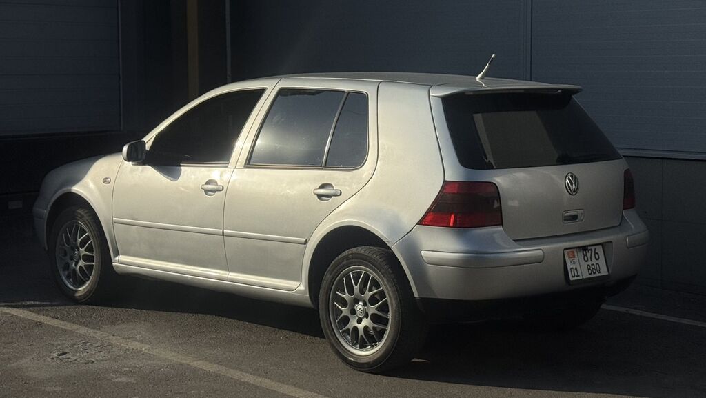 Volkswagen Golf: 2004 г., 1.8 л, Автомат, Бензин, Хэтчбэк: фото 4