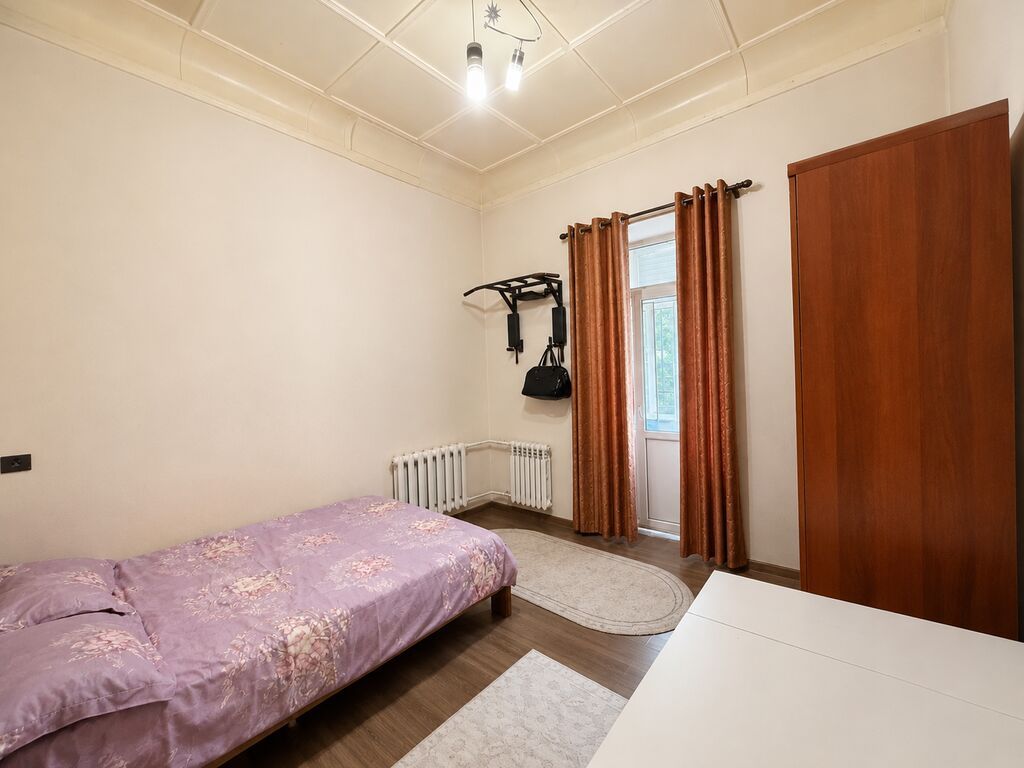 2 комнаты, 55 м², Сталинка, 2 этаж, Старый ремонт: фото 3