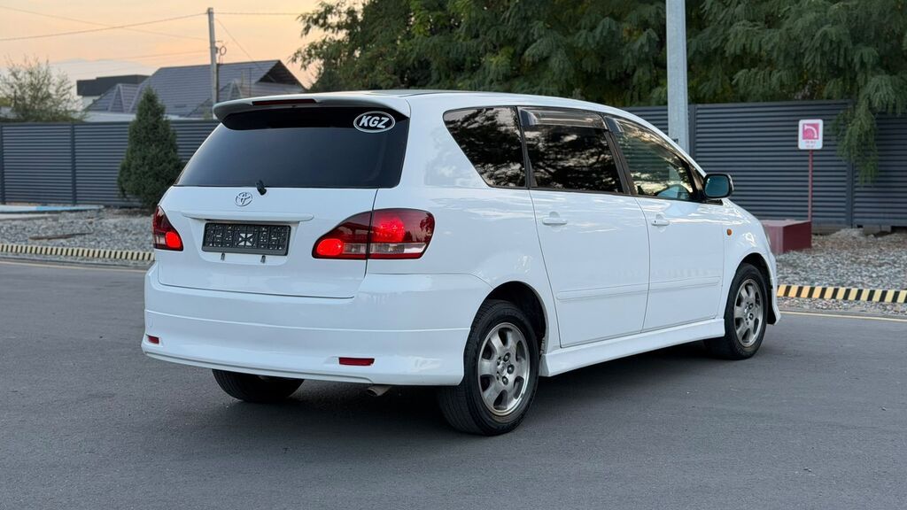 Toyota Ipsum: 2002 г., 2.4 л, Автомат, Газ, Минивэн: фото 4
