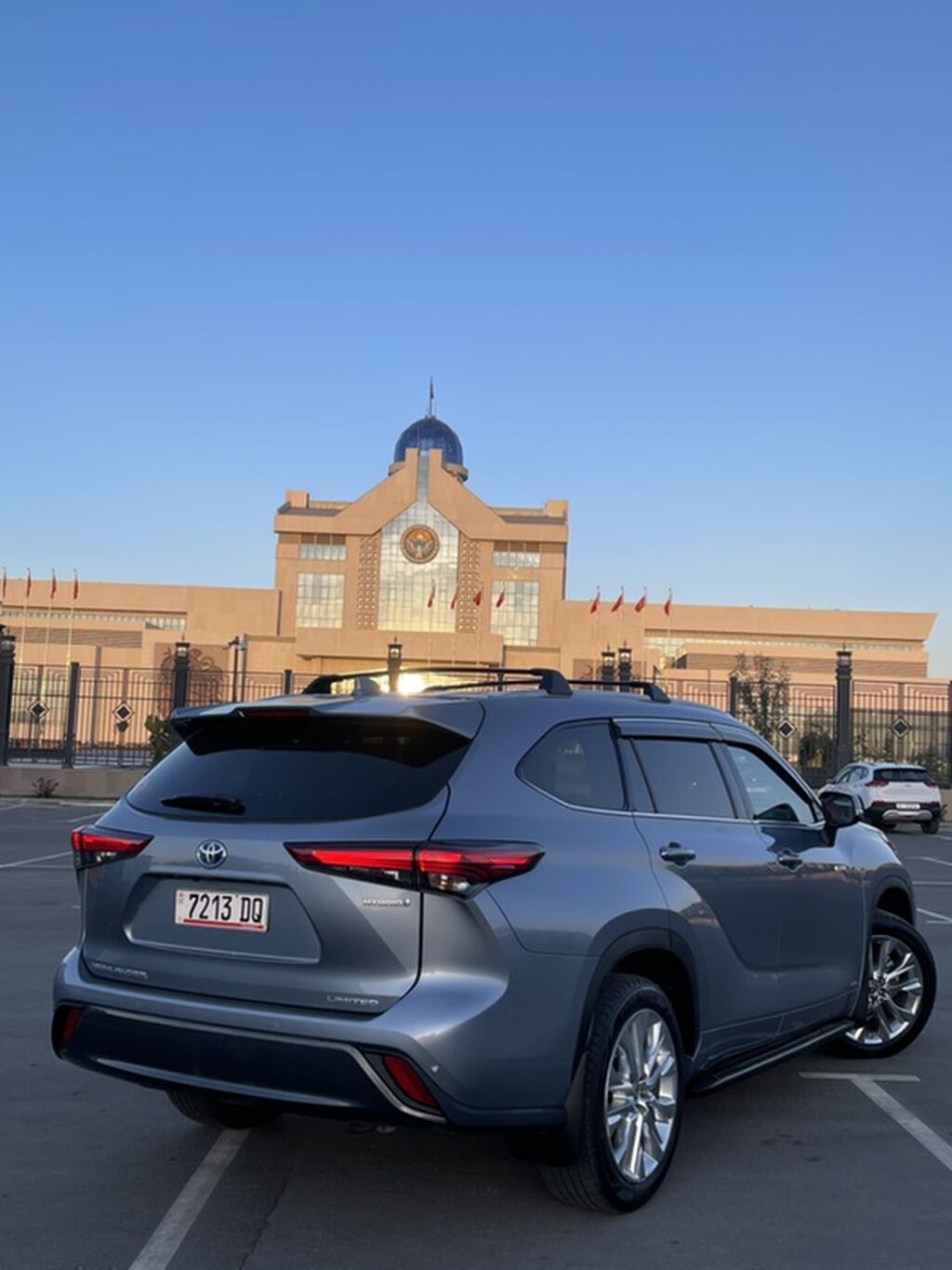 Toyota Highlander: 2020 г., 2.5 л, Автомат, Гибрид, Кроссовер: фото 2