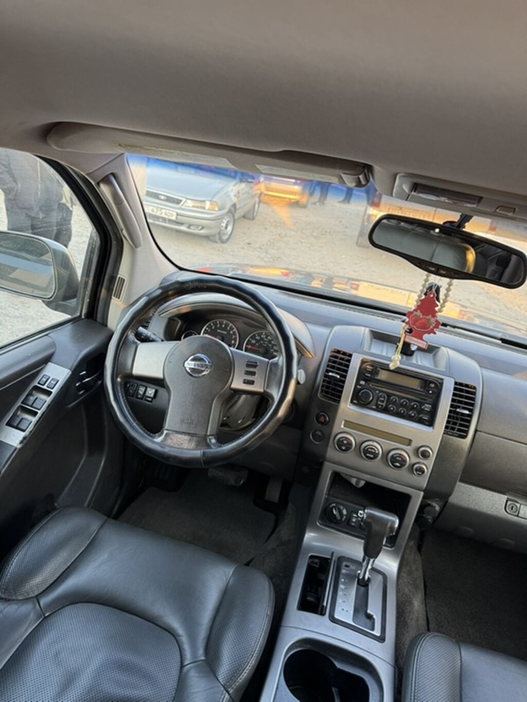 Nissan Pathfinder: 2005 г., 4 л, Автомат, Газ, Внедорожник: фото 5