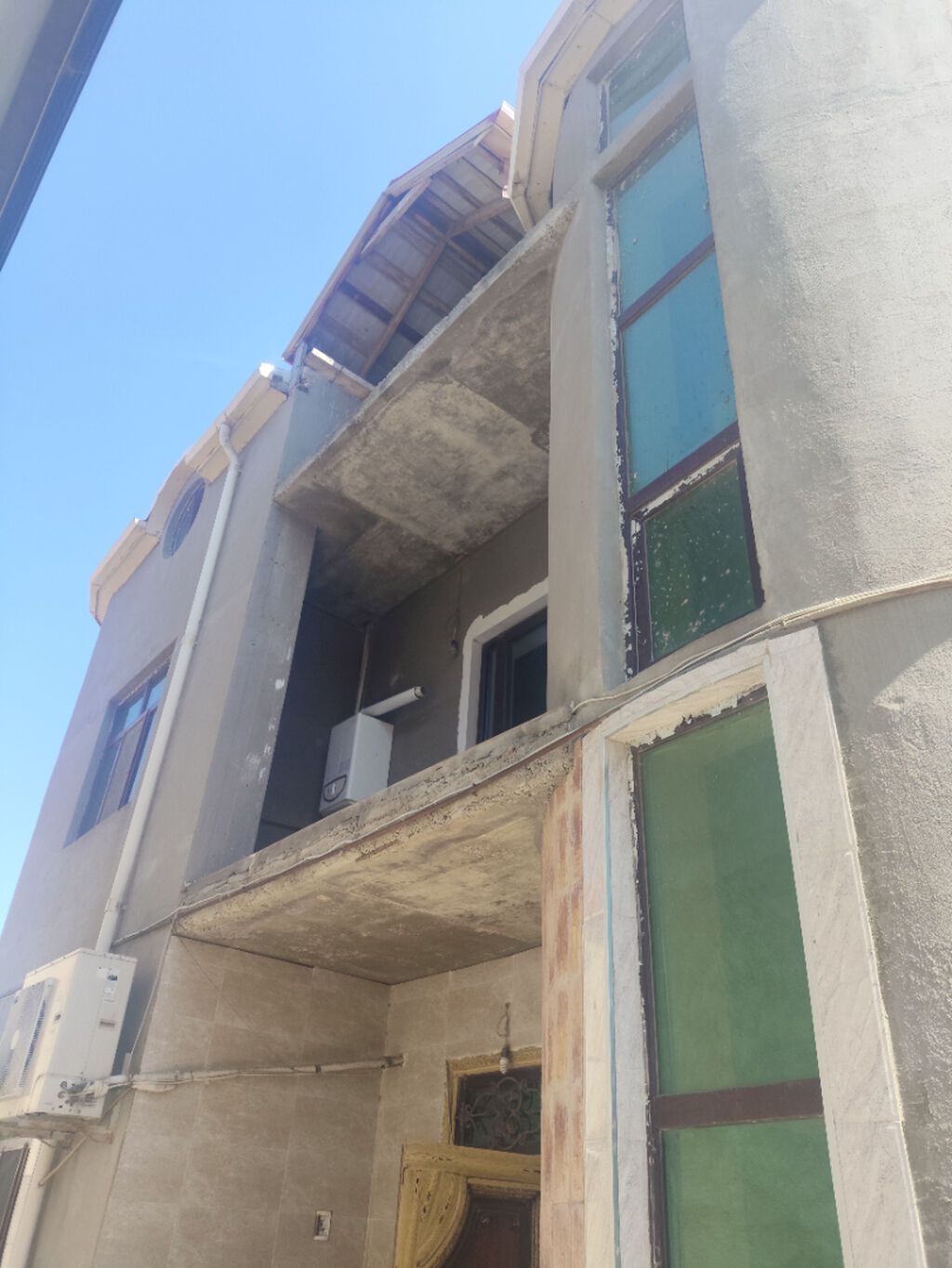 Mehdiabad qaz idarəsinin yanında ev satılır.torpaq tikinti təyinatlı