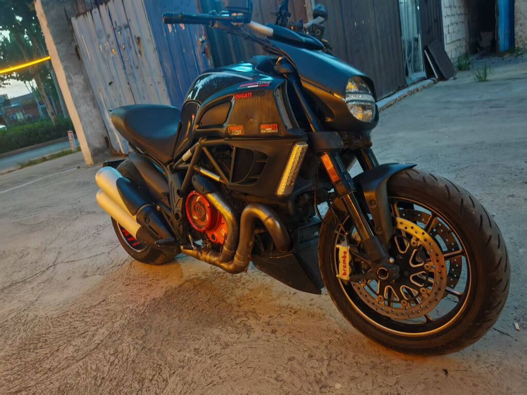 Ducati Diavel (чёрный матовый) — мощный крузер/родстер с фирменной: фото 6