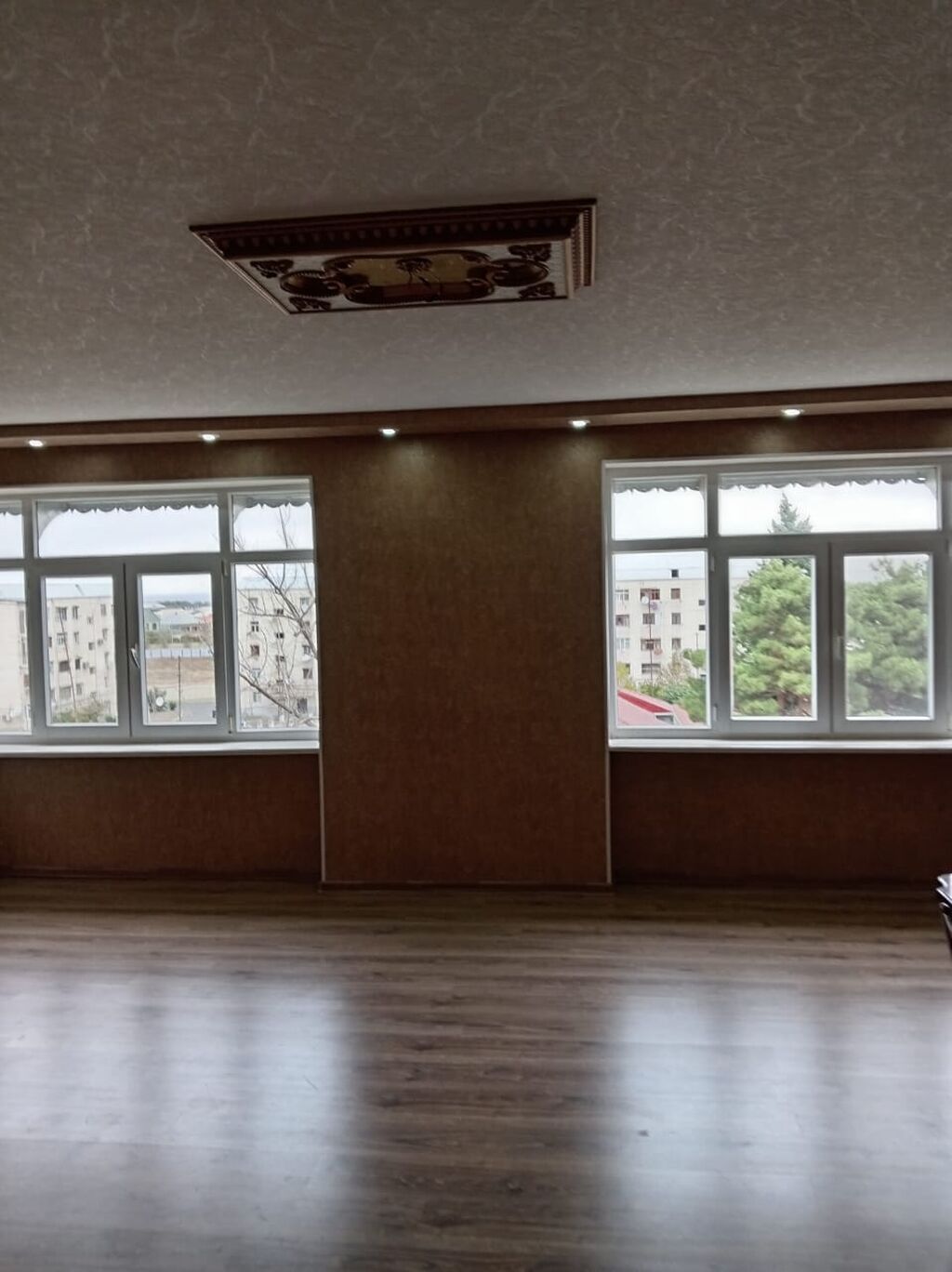 🏠 SATILIR! 📍 Ünvan: Gülüstan qəsəbəsi, Araz Marketlə üzbəüz 🏢