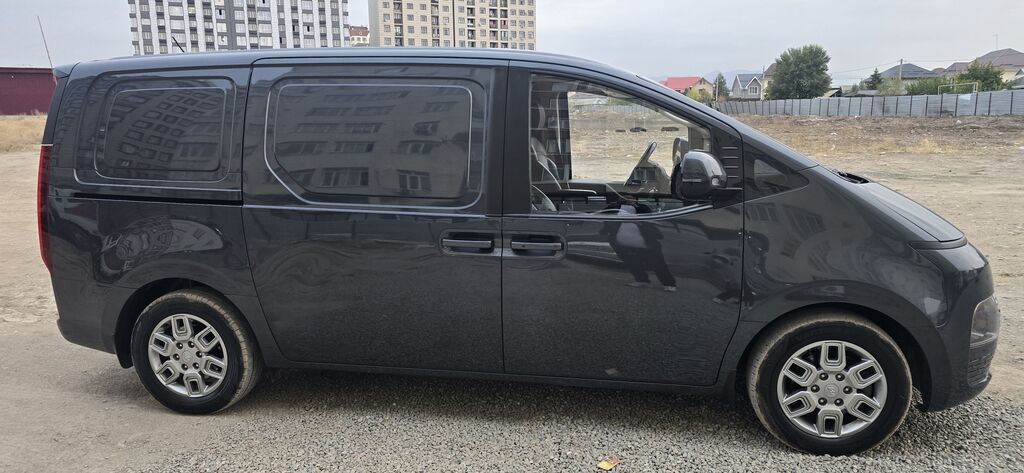 Hyundai Staria: 2021 г., 2.2 л, Автомат, Дизель, Фургон: фото 3