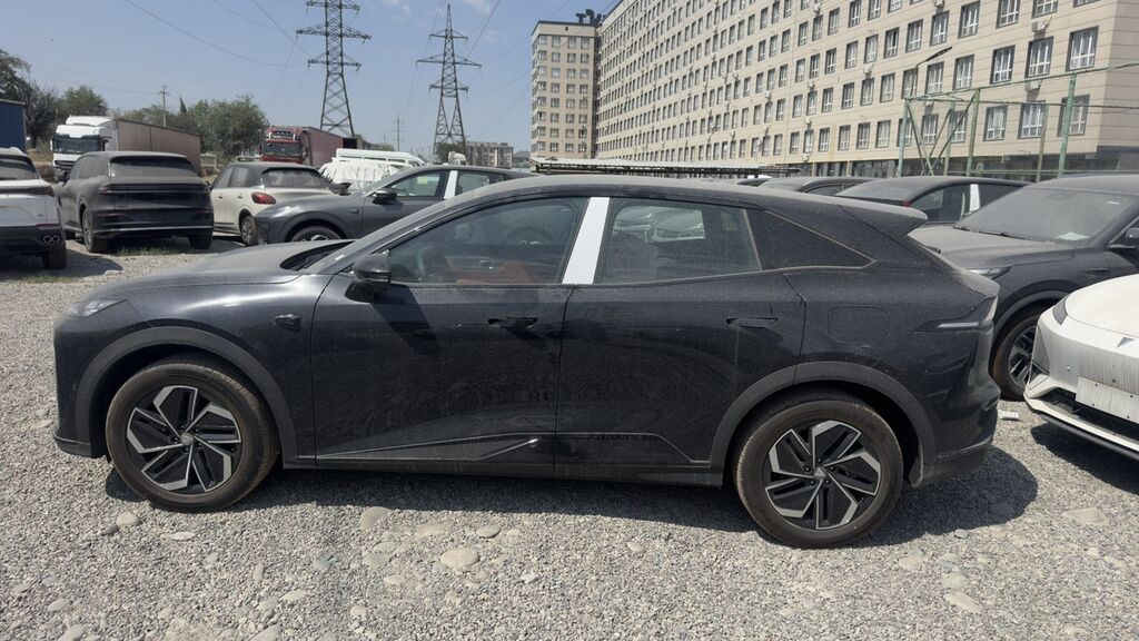 Changan : 2026 г., 1.8 л, Автомат, Электромобиль, Кроссовер: фото 3