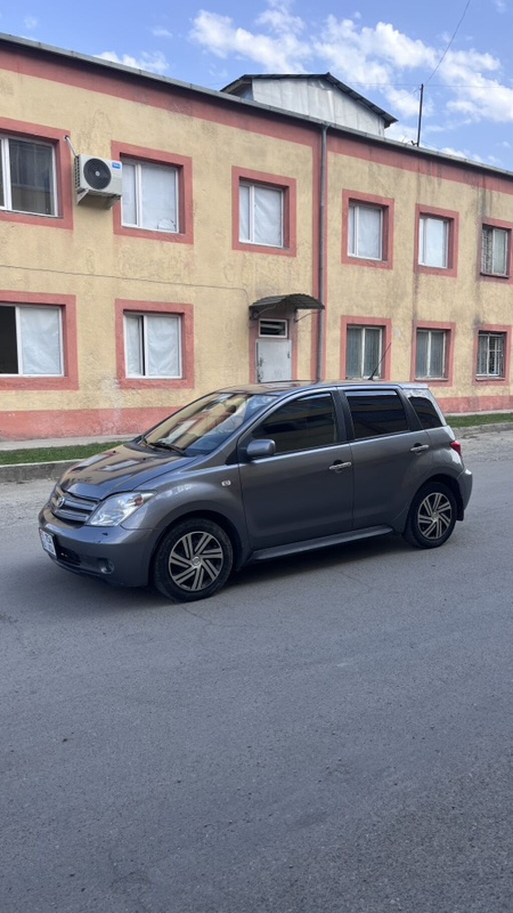 Toyota Ist: 2004 г., 1.4 л, Автомат, Бензин, Хэтчбэк: фото 2