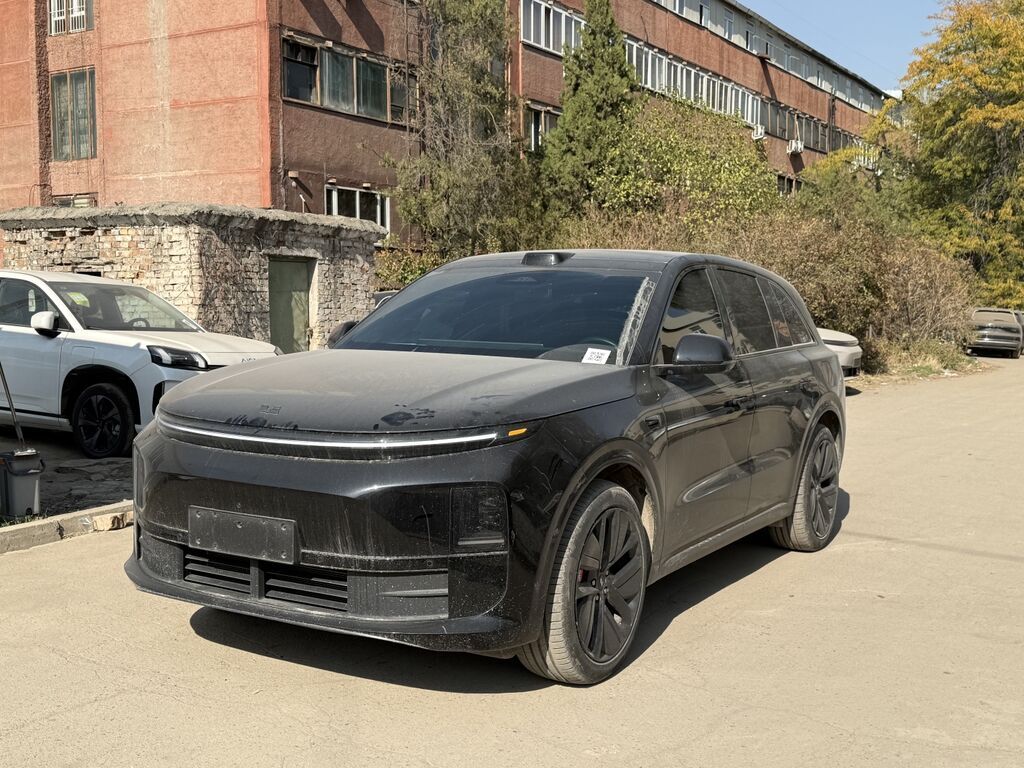 Lixiang L6: 2024 г., 1.5 л, Автомат, Гибрид, Кроссовер: фото 1