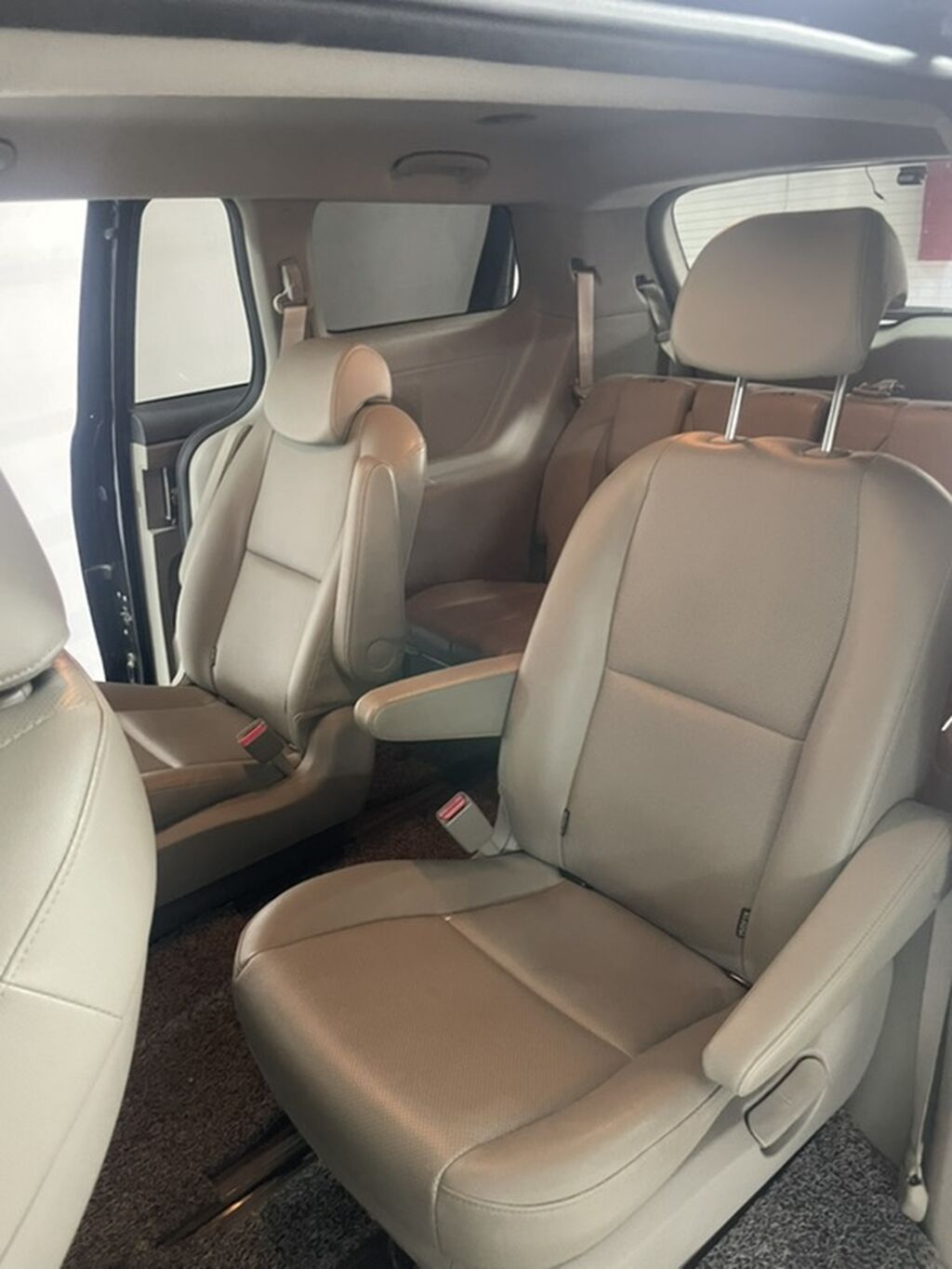 Kia Carnival: 2018 г., 2.2 л, Автомат, Дизель, Минивэн: фото 8