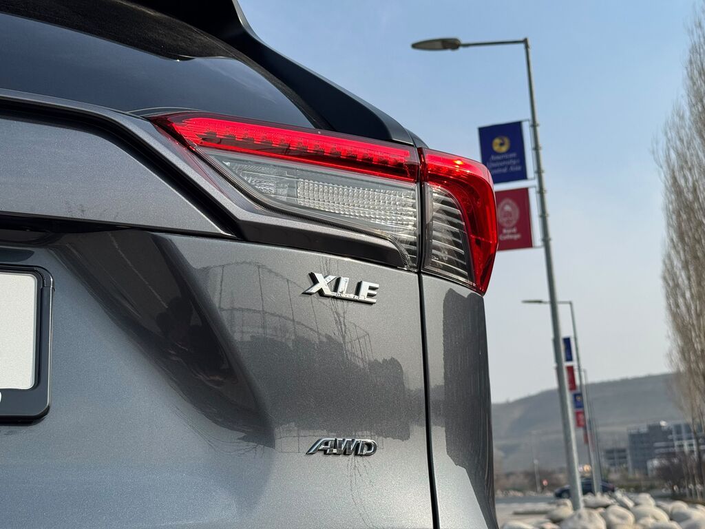 Toyota RAV4: 2019 г., 2.5 л, Бензин, Кроссовер: фото 8