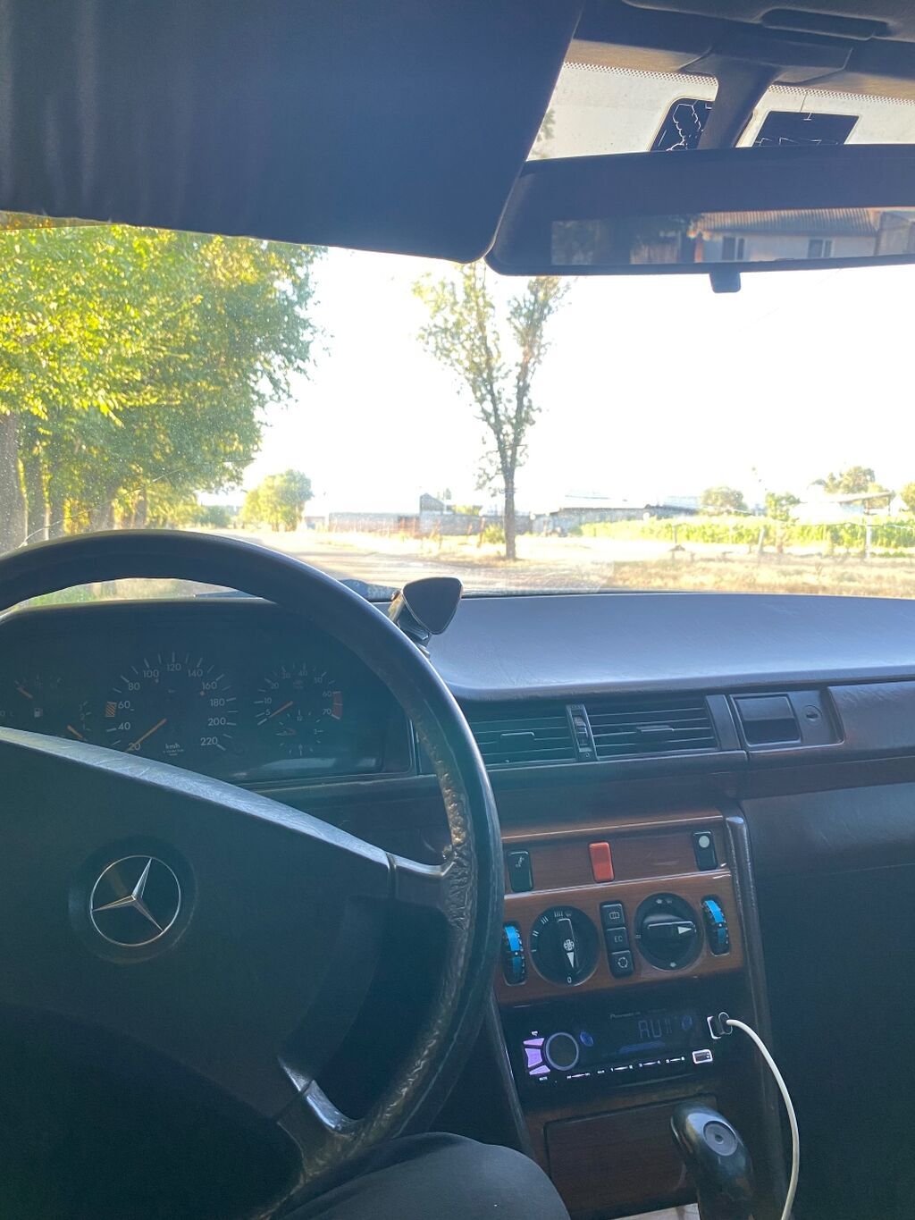 Mercedes-Benz W124: 1991 г., 2.3 л, Механика, Бензин, Седан — фото 4