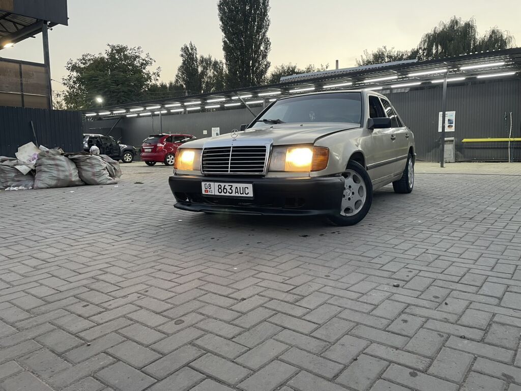 Mercedes-Benz W124: 1986 г., 2.3 л, Механика, Бензин, Седан: фото 2