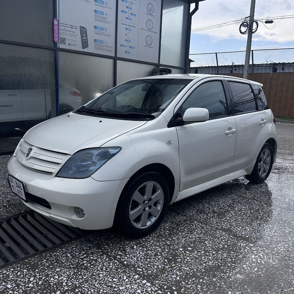 Toyota Ist: 2004 г., Хэтчбэк: фото 4